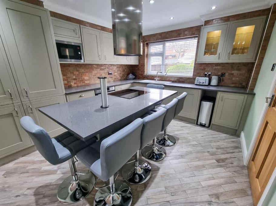 Stunning Family Home Close To The City Centre แมนเชสเตอร์ ภายนอก รูปภาพ